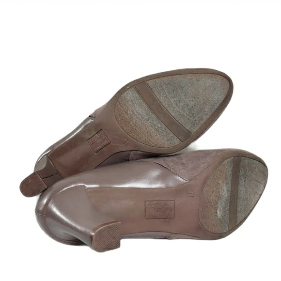Dexflex Comfort Tan Almond Closed Toe Booties - Picture 8 of 9